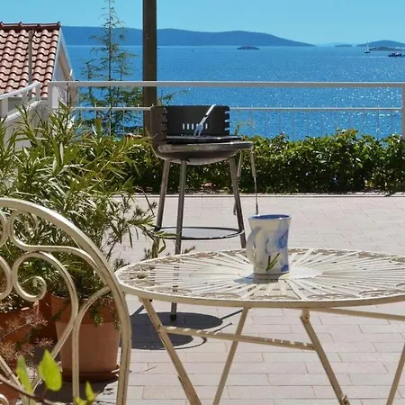 In With Sea View, Balcony, Air Conditioning, Wifi 91-3 *